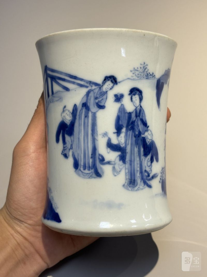    清康熙 青花仕女婴戏图笔筒 - 图4